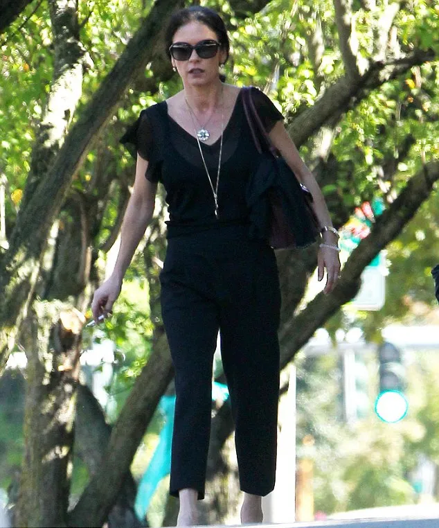 Catherine Zeta Jones @ dailymail.co.uk