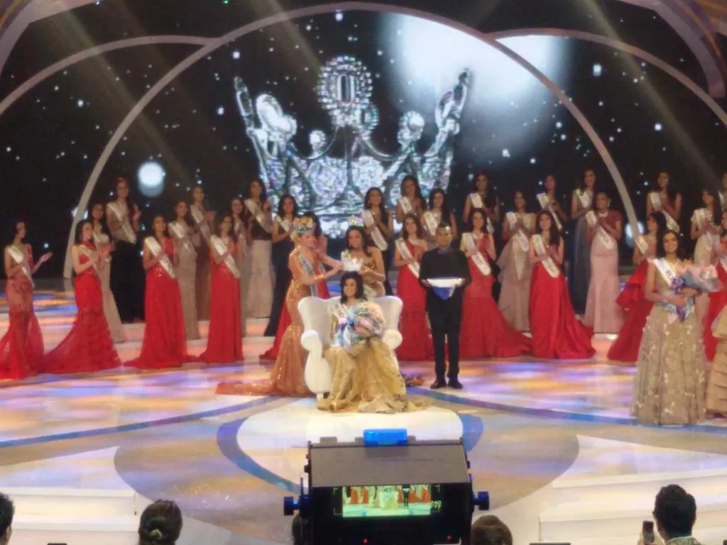 Natasha Manuella jadi juara Miss Indonesia 2016 © Twitter.com/missindonesia