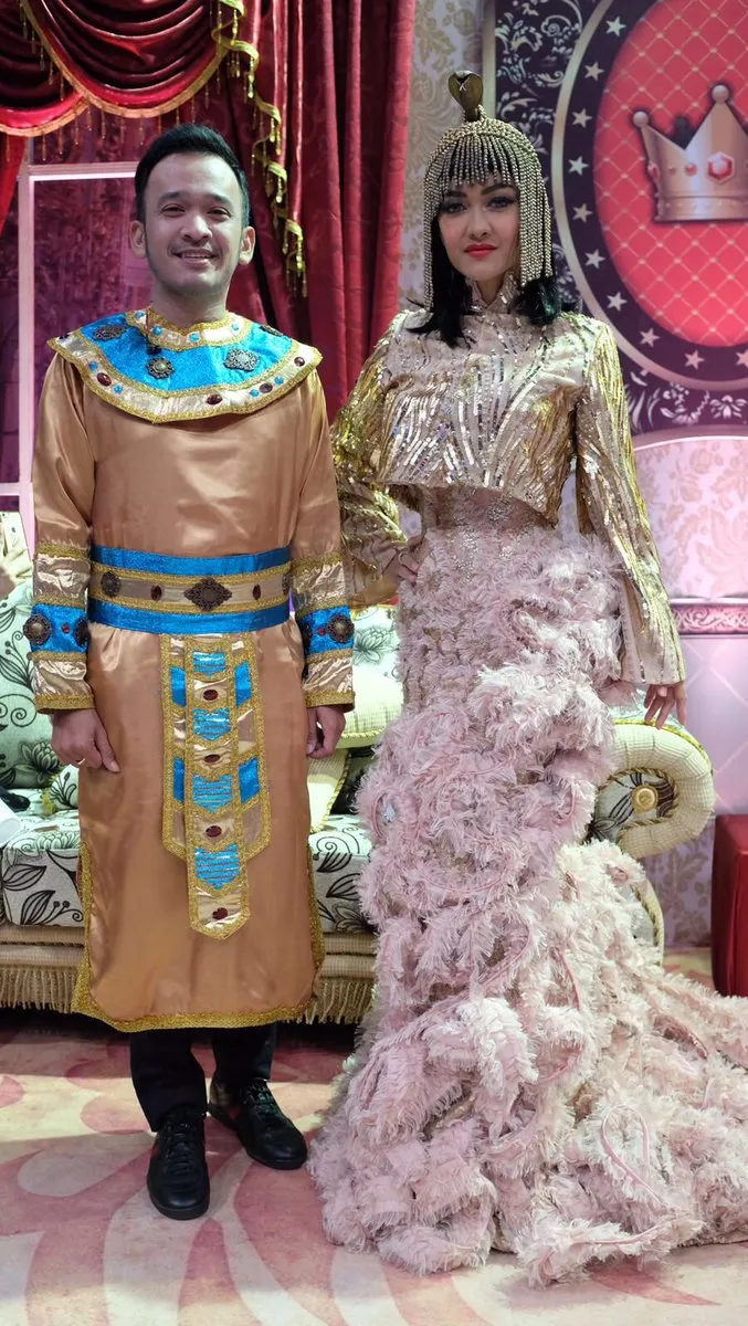 Julia Perez bergaya ala Ratu Mesir © Twitter.com/juliaperrez