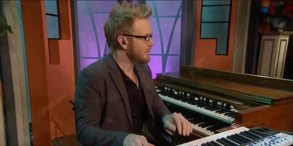 Chris Tomlin - Emmanuel (Hallowed Manger Ground)