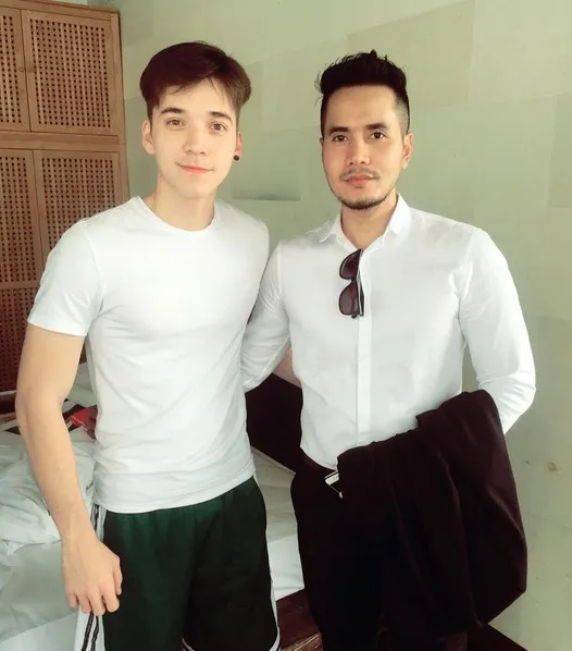 Pakai oblong dan celana kolor, Stefan tetap ganteng! © instagram.com/agungbentuk