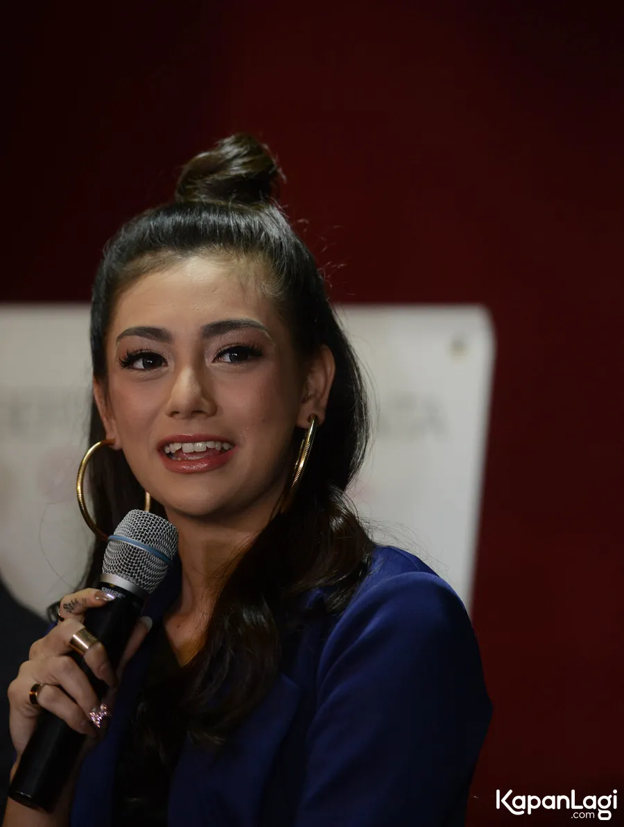 Celine Evangelista mengakui bahwa kini Stefan William membiayai anak-anaknya sekolah. ©KapanLagi.com/Muhammad Akrom Sukarya