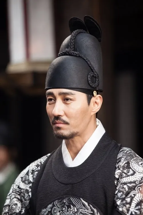 Penampakan sosok Cha Seung Won jadi raja legendaris Gwanghae dalam Hwajung. ©kdramastars.com