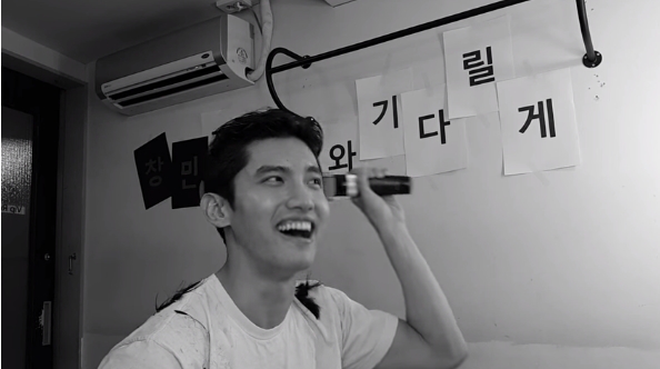 Changmin berikan video perpisahan pada fans. © soompi.com