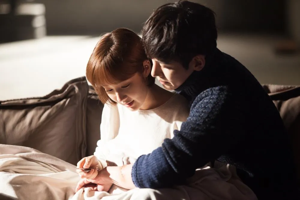 Kemesraan Park Min Young dan Ji Chang Wook dalam Healer © KBS