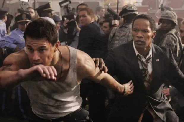 Aksi Channing Tatum dalam salah satu filmnya @ thesun.co.uk