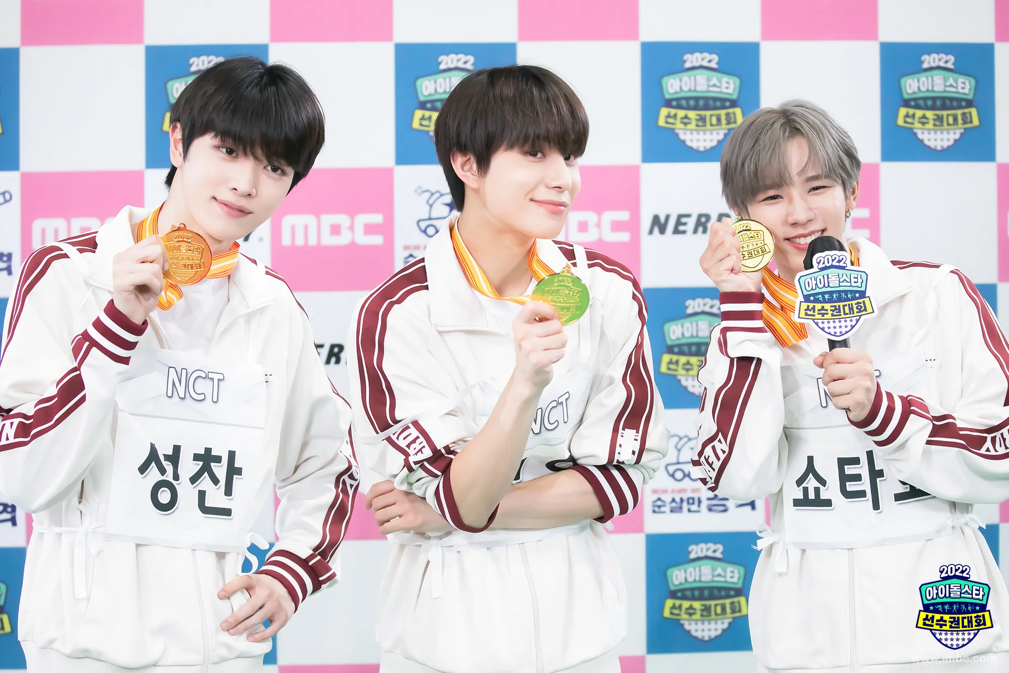 NCT akhirnya berhasil meraih medali emas sebagai pemenang Panahan. credit: MBC