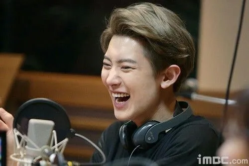 Chanyeol sang happy virus © iMBC