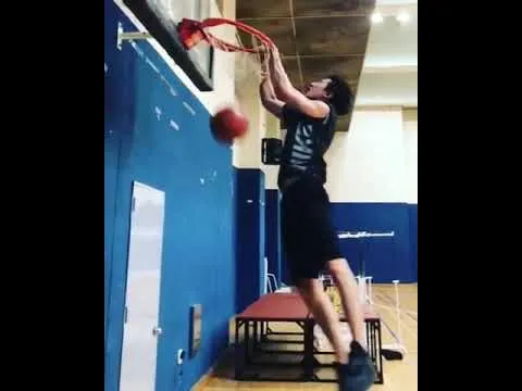 Chanyeol saat main basket © instagram.com/real__pcy
