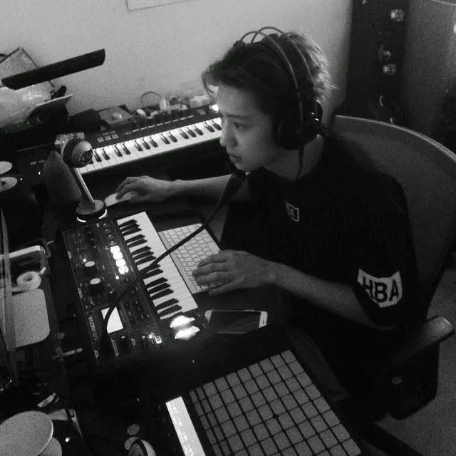 Chanyeol saat di studionya © instagram.com/real__pcy