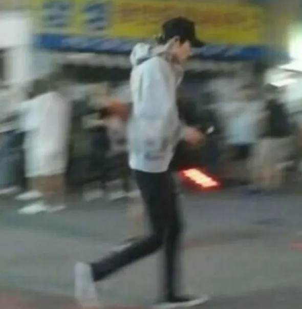 Chanyeol langsung pergi saat ketahuan banyak orang © istimewa