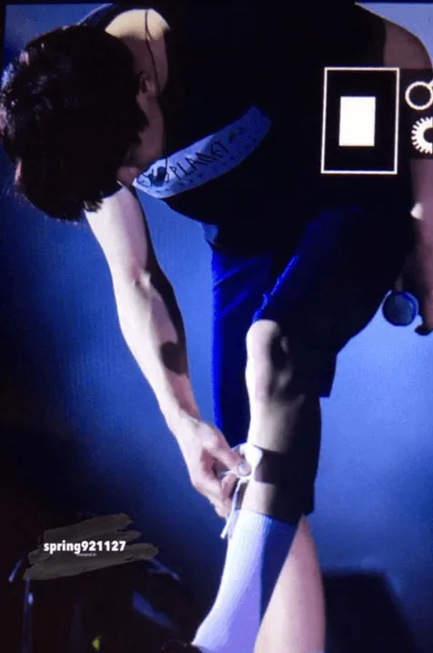 Momen saat Chanyeol EXO kesakitan setelah dilempar botol. ©credit as tagged