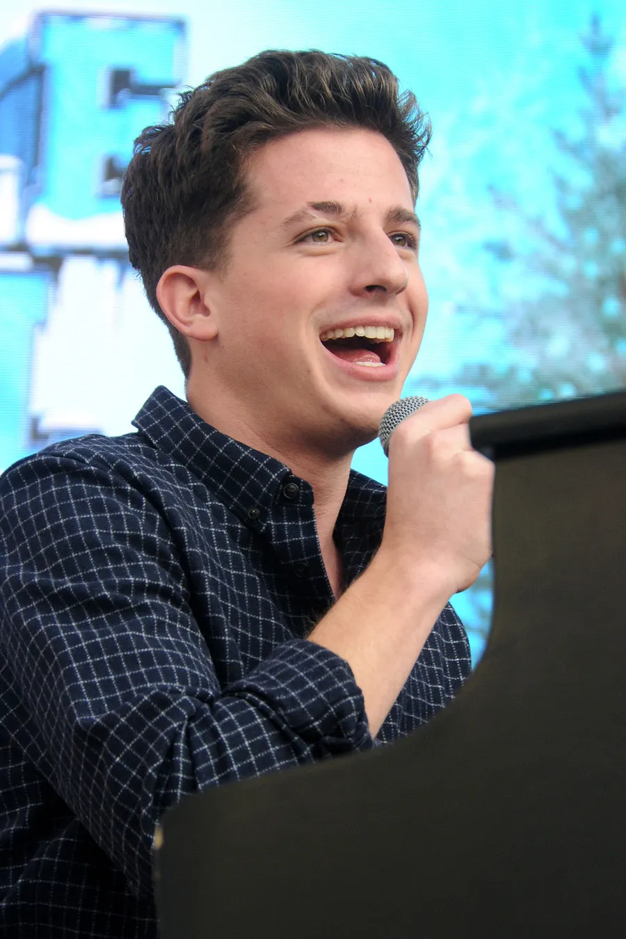 charlie puth dan pacar dikabarkan pacaran dengan selena gomez ini kata charlie charlie puth dan pacar dikabarkan pacaran dengan selena gomez ini kata charlie