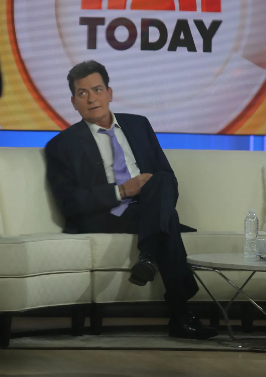 Charlie Sheen bayar PSKnya dengan harga fantastis/©Splashnews