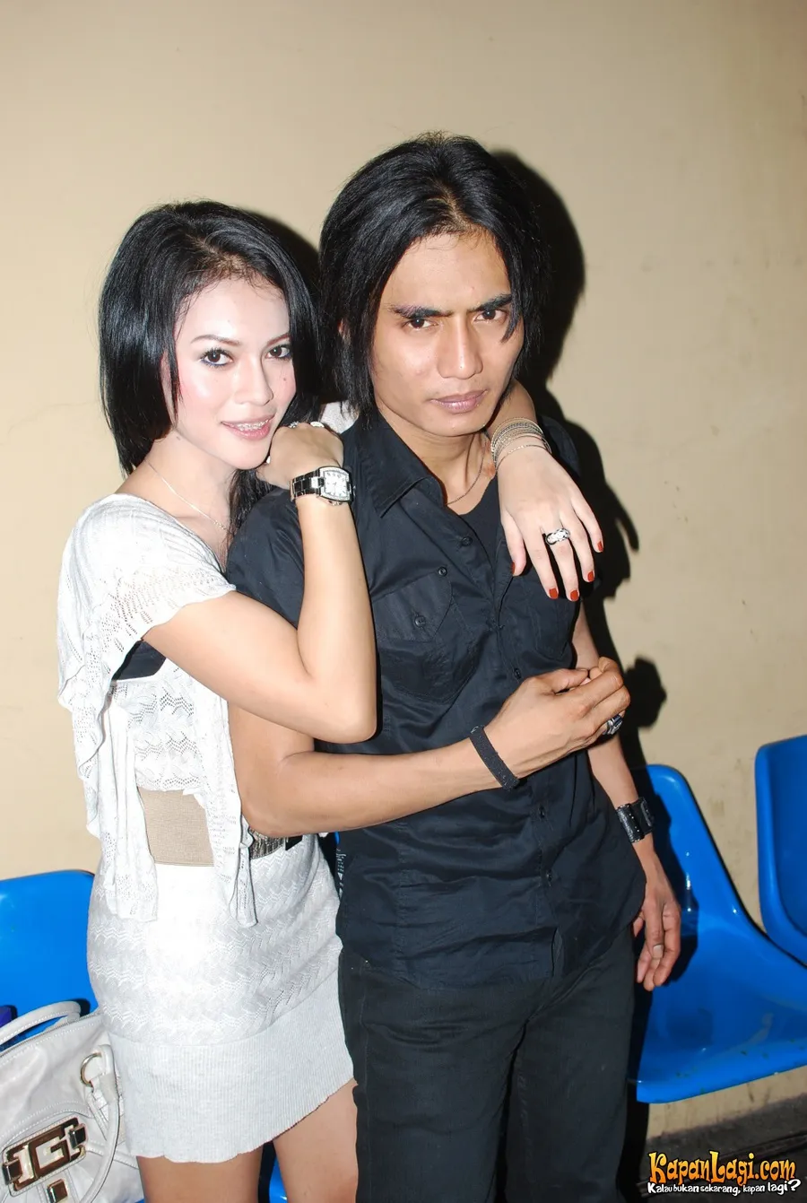 Kemesraan Charly dan sang istri, Shinta Regina © KapanLagi.com®