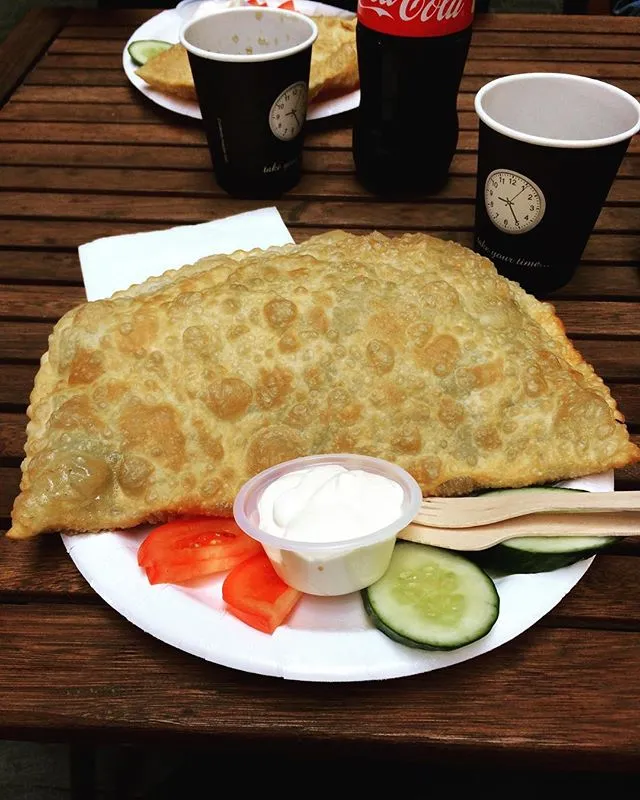 Chebureki, pastel ala Rusia yang dijamin bikin kenyang ©instagram/mapakarpp