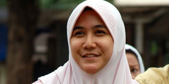 Dewi Sandra Artis Hijrah Konsisten Berhijab Cheche 