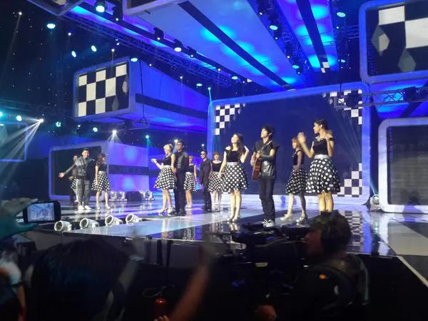 Penampilan SMASH dan Cherry Belle di Infotainment Awards (30/1) © twitter.com/sctv_