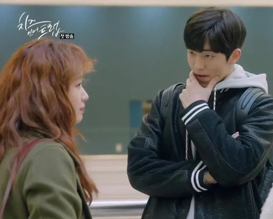 Kim Go Eun memilih karakter Eun Taek (kanan) sebagai pria yang akan dikencaninya di dunia nyata © tVN