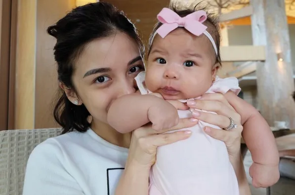 Hari-hari Chelsea dan Glenn makin berwarna dengan kehadiran Baby Nastusha. /©instagram.com/chelseaoliviaa