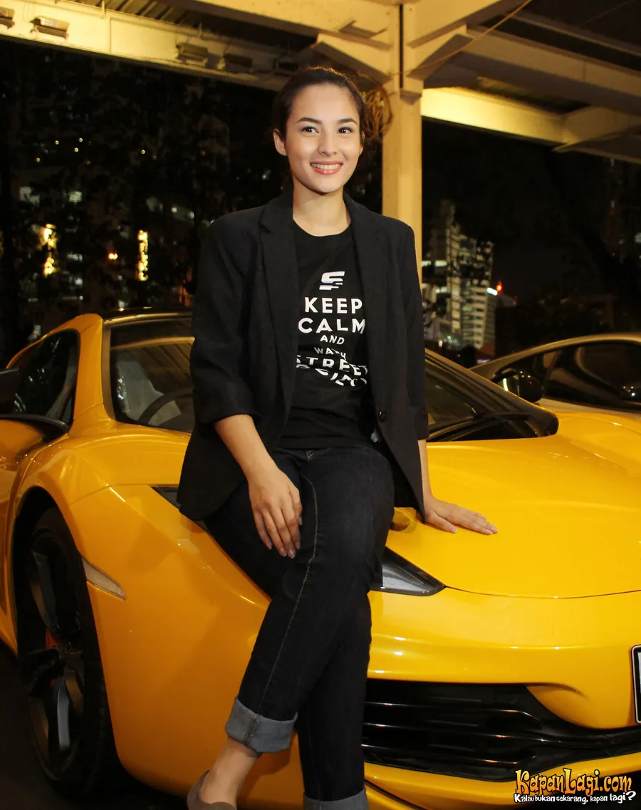 Chelsea Islan enggan berkomentar dan hanya melempar senyum ketika ditanya soal prostitusi yang terbongkar di kalangan artis. ©KapanLagi.com®