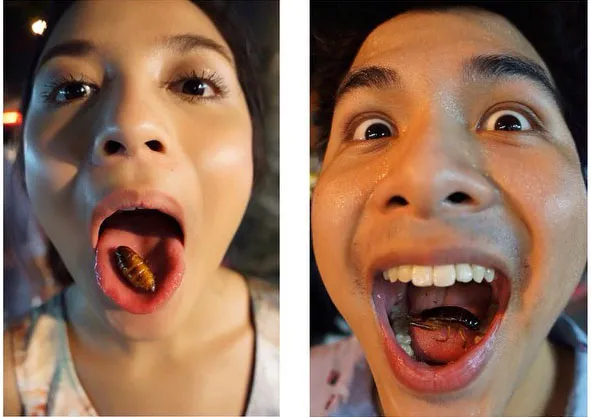 Chelsea dan Glenn kompak makan kecoa. Hiiii. (Instagram/ChelseaOliviaa)