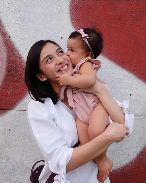 Selalu habiskan waktu bersama, Chelsea dan Baby Nastusha nampak begitu kompak dan begitu dekat. /©instagram.com/chelseaoliviaa