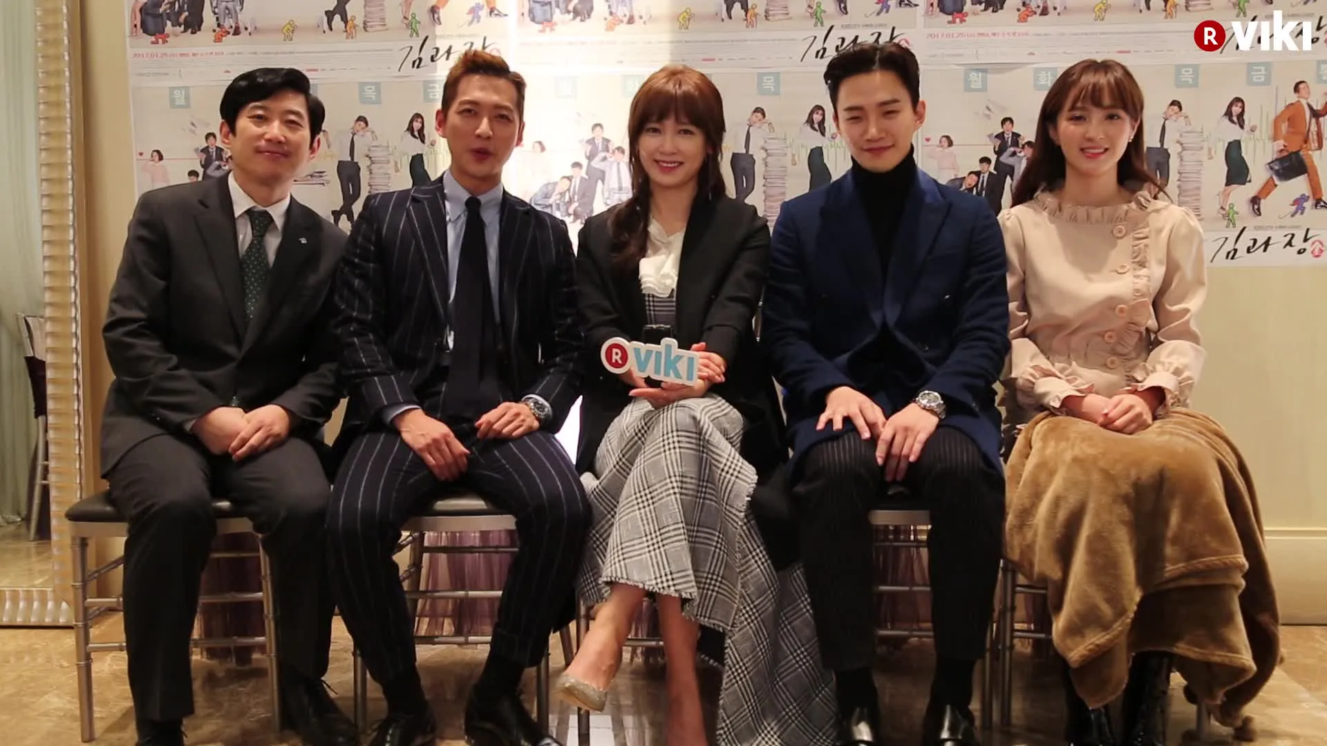 CHIEF KIM sukse mempertahankan peringkat pertama. ©Viki