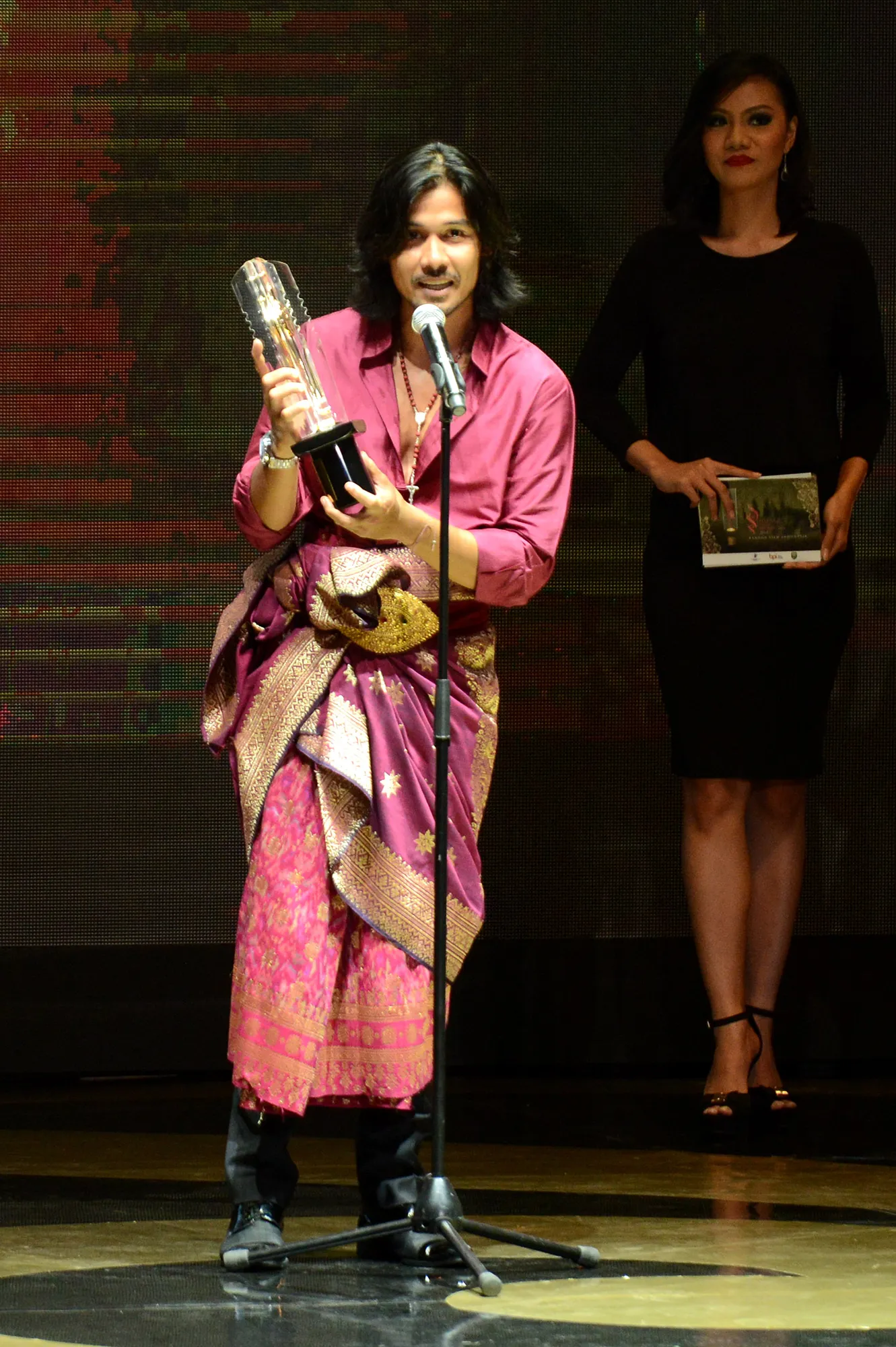 Chico Jericho saat menerima penghargaan di FFI 2014 © KapanLagi.com/Bambang E Ros