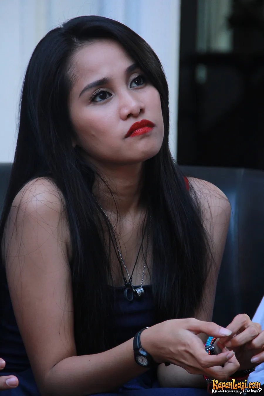 Chika menangis lihat adegan terakhir WARISAN OLGA  © KapanLagi.com®/Muhammad Akrom Sukarya