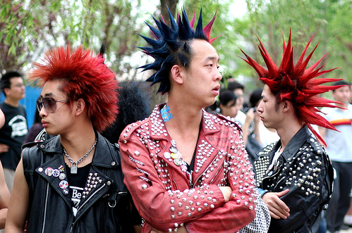 Rambut Ala Punk dan Punya Tato Dianggap Pemuja Setan 