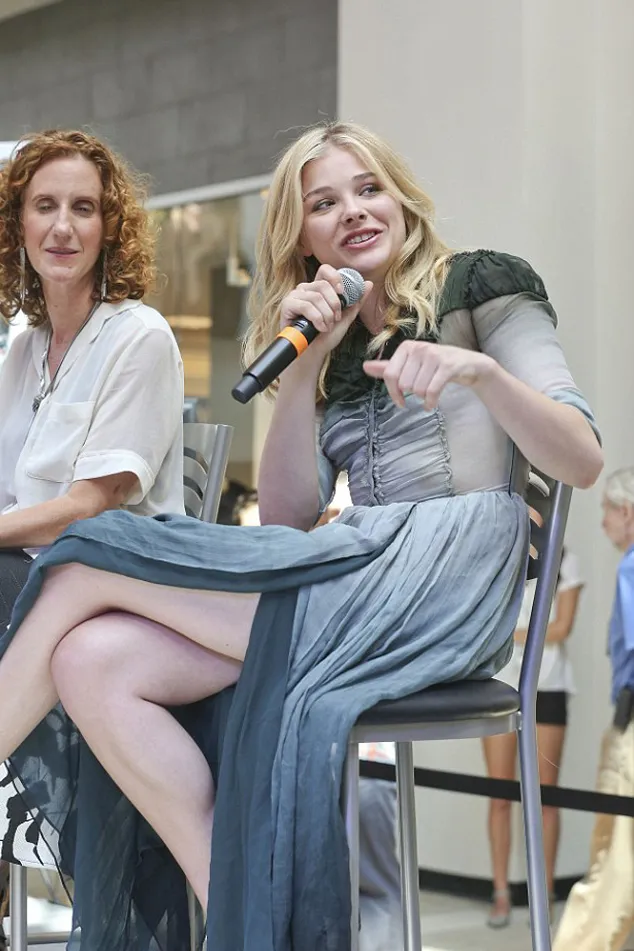 Chloe saat menjalani promosi film terbarunya @ splashnews.com
