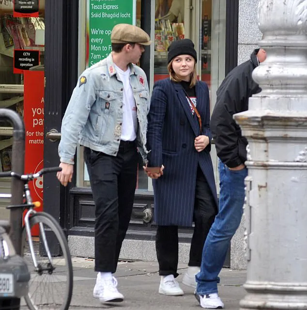 Chloe sedang sibuk syuting film barunya di Dublin © dailymail.co.uk