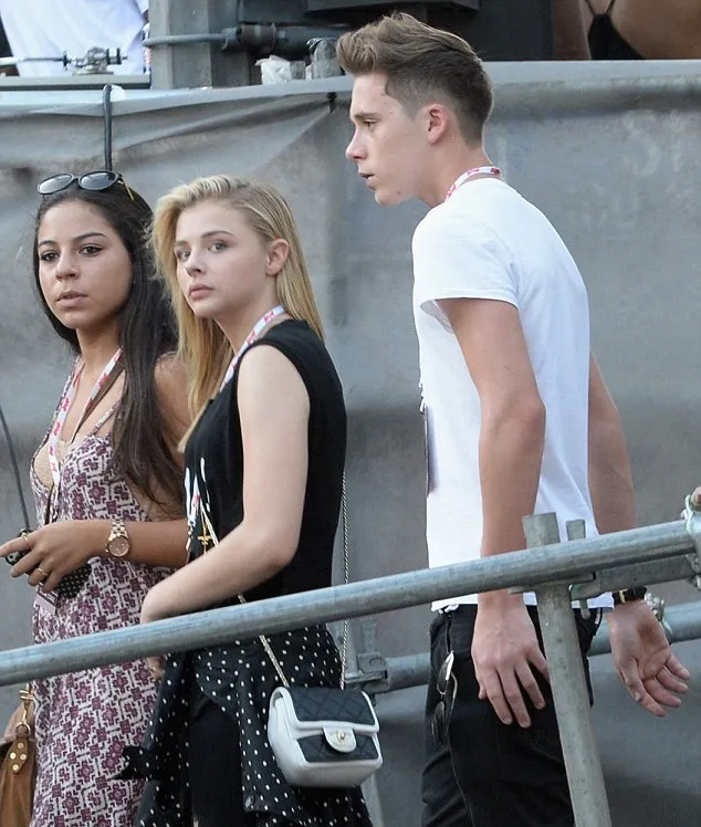 Chloe dan Brooklyn @ dailymail.co.uk