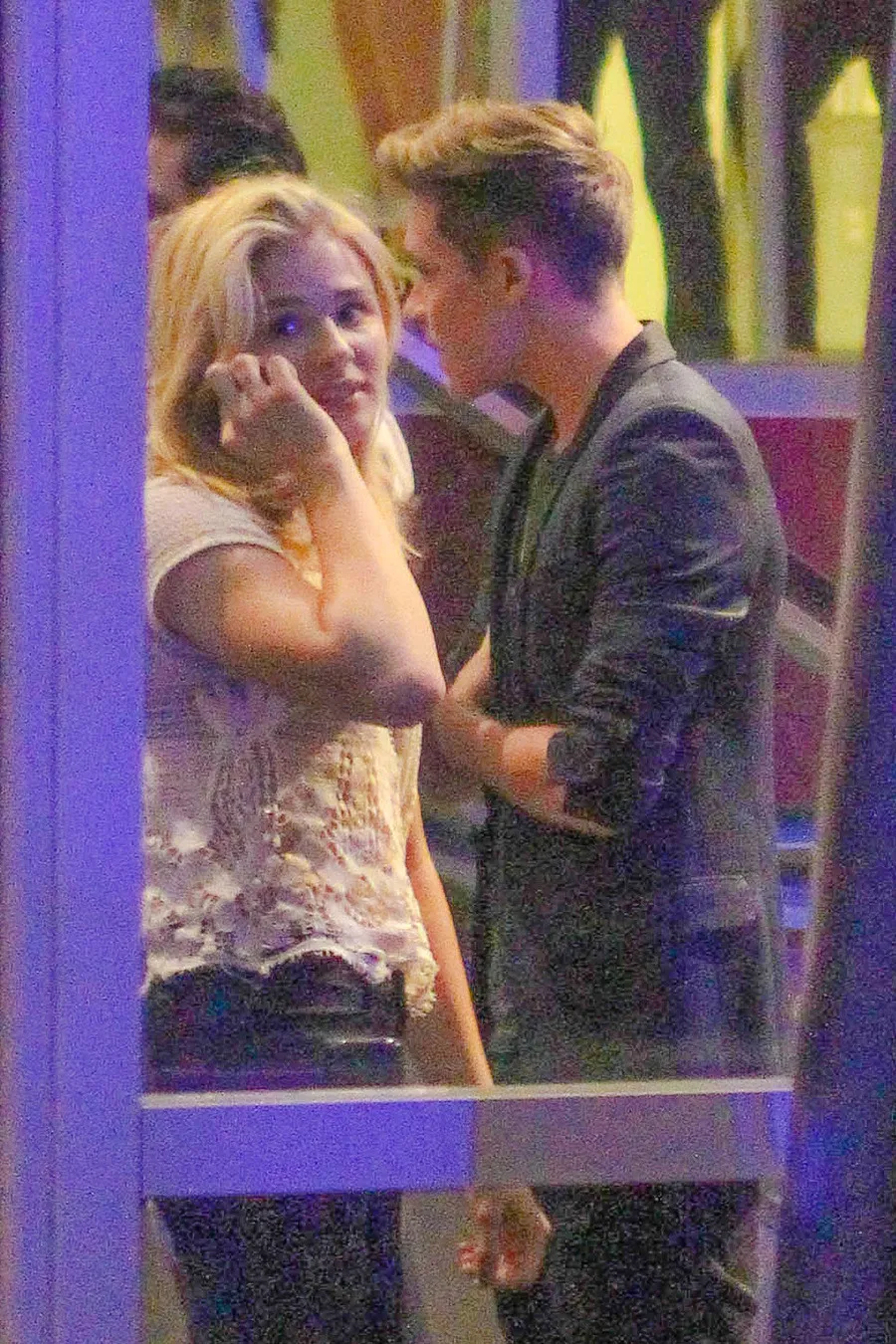 Salah satu potret kedekatan Chloe dan Brooklyn ©splashnews.com