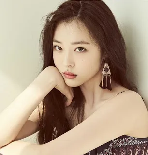 Sulli dapat image hot gara-gara film REAL © CeCi Korea