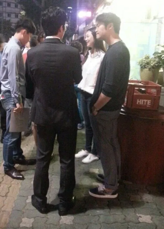 Choi Sulli dan Choiza Dynamic Duo saat tertangkap kamera sedang menghabiskan waktu bersama. ©allkpop.com