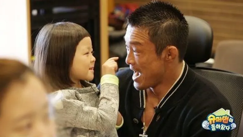 Choo Sarang dan Choo Sung Hoon akan meninggalkan Superman Returns. © soompi.com