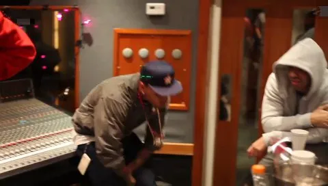 Chris Brown dan Drake di studio Foto: www.aceshowbiz.com