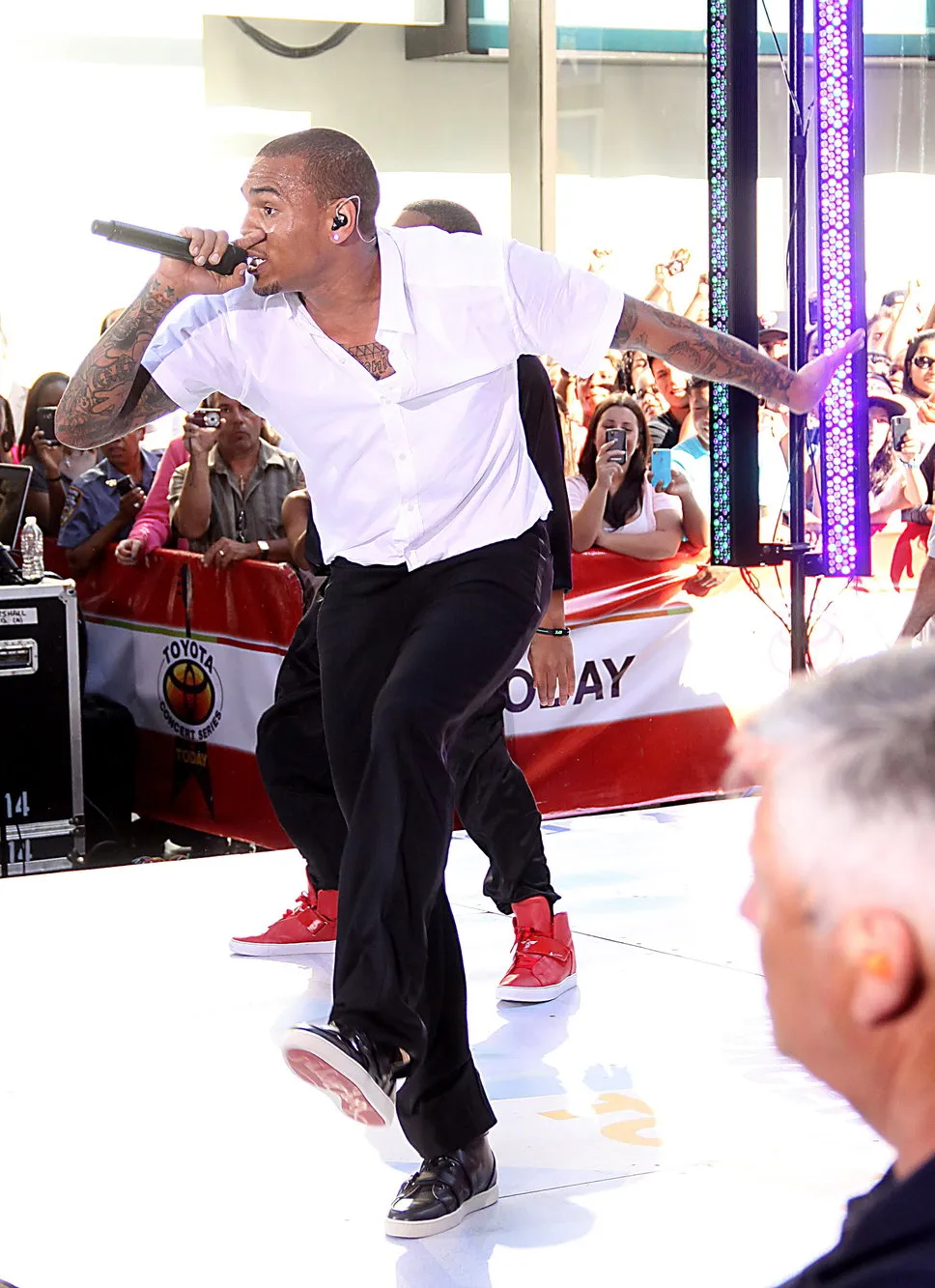 Terjadi berbagai kejanggalan mengenai konser Chris Brown di Indonesia. ©posh24.com