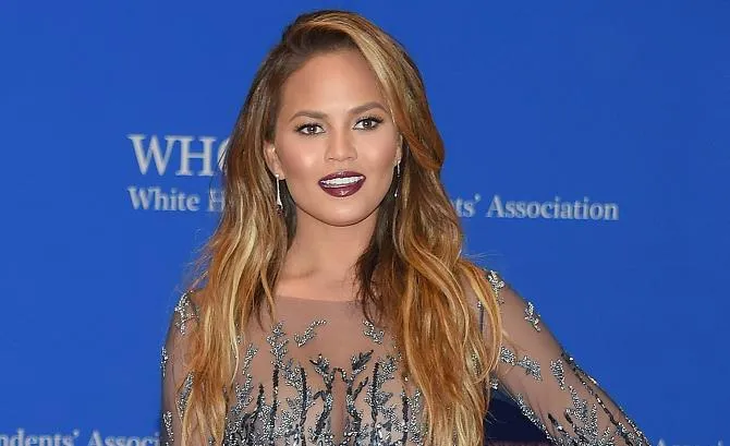 Chrissy Teigen © Inquistr