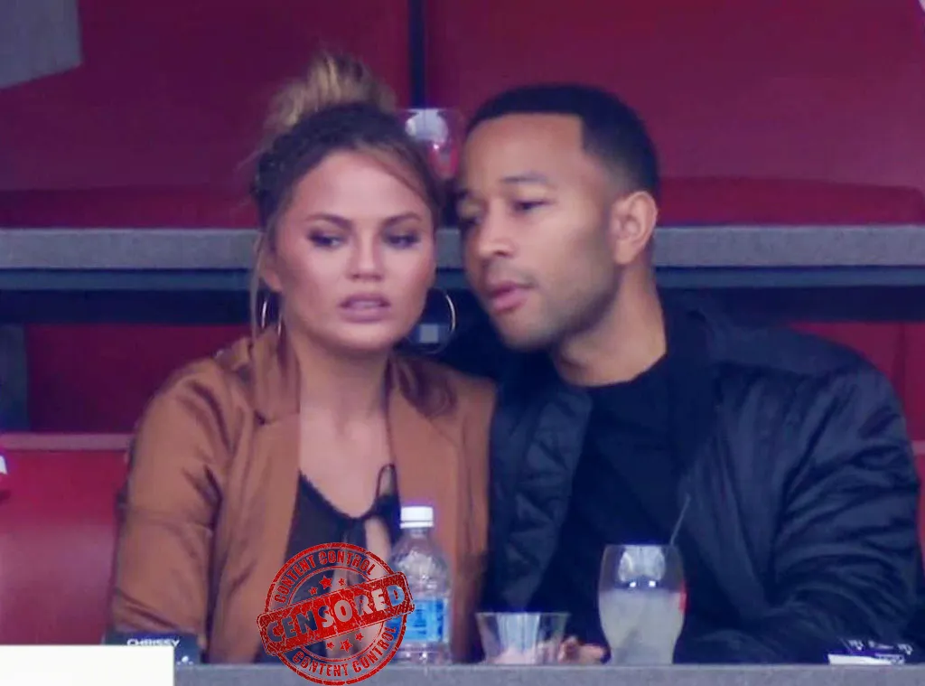 Chrissy nip slip (lagi) © eonline.com