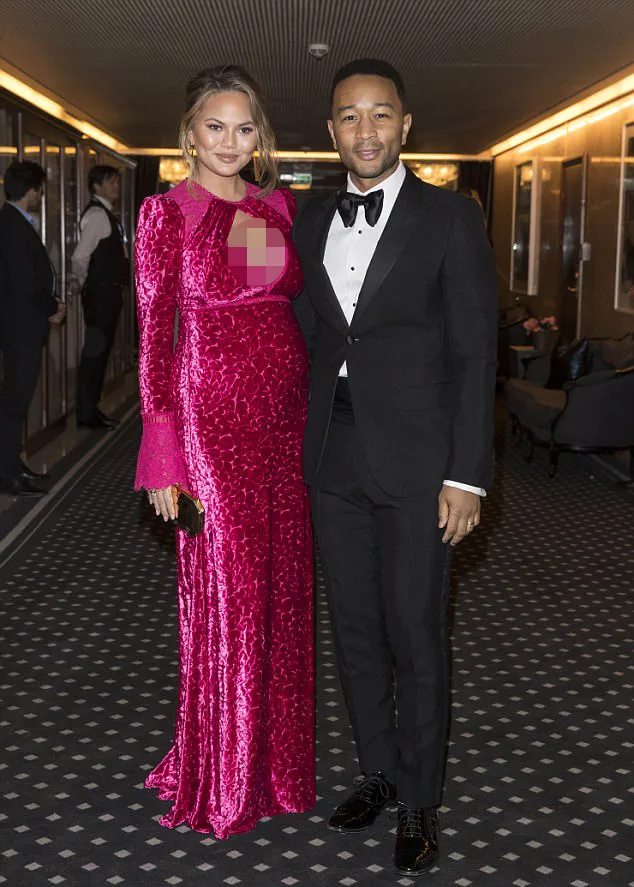 Crissy dan John kala menghadri Nobel Prize Banquet. Credit: dailymail.co.uk