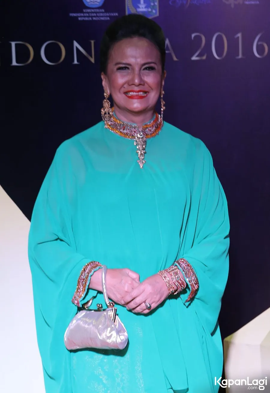 Sebisa mungkin Christine Hakim manfaatkan waktu untuk olahraga © KapanLagi.com®/ Agus Apriyanto