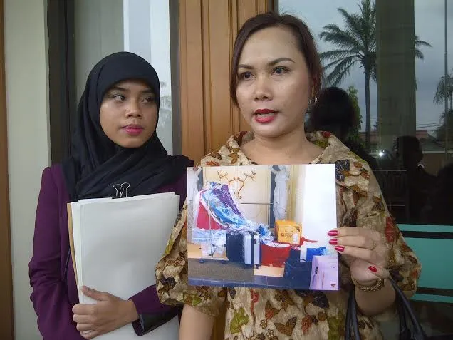 Inilah bukti foto pengusiran Christy dari rumah Jay. @KapanLagi.com®/Sahal Fadhli