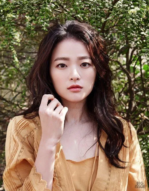 Chun Woo Hee dapat award di 2014 © Big Issue