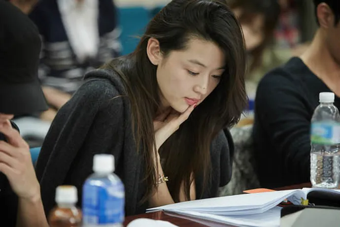 Nggak nyangka nih, ternyata Jun Ji Hyun sempat menolak perankan Chun Song Yi. SBS®