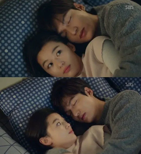 Lee Min Ho meminta Jun Ji Hyun untuk menemanisnya tidur. ©hancinema.net
