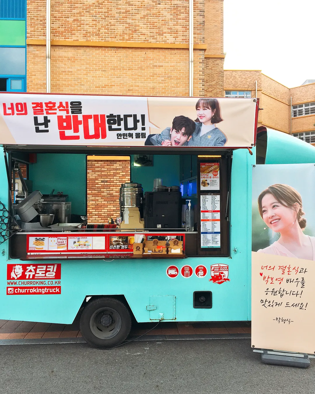 Truk makanan yang dikirim Park Hyung Sik untuk Park Bo Young © instagram.com/churrokingtruck