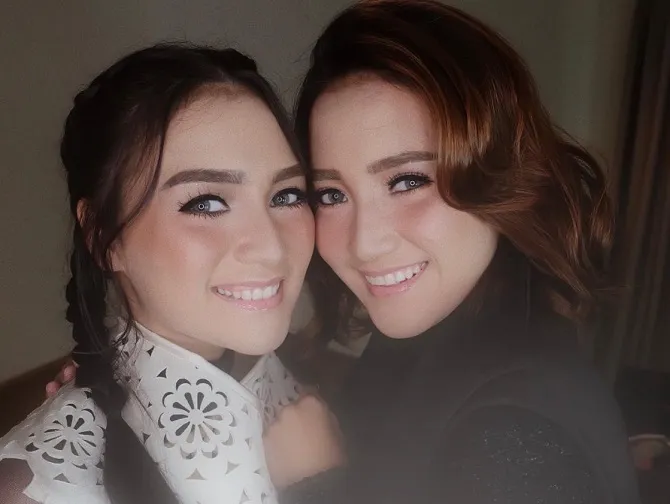 Memang kedua kakak beradik ini sama-sama cantiknya (credit : instagram.com/ericaputrii)